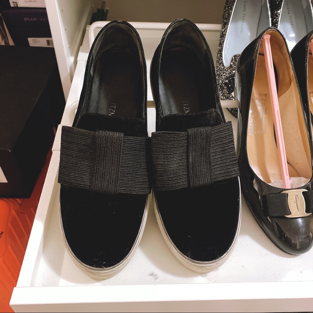 Stuart Weitzman flats with bow